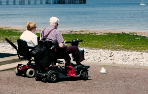 Normativa espa&ntilde;ola para scooters de movilidad: por d&oacute;nde pueden circular y qu&eacute; requisitos legales tienen en 2026