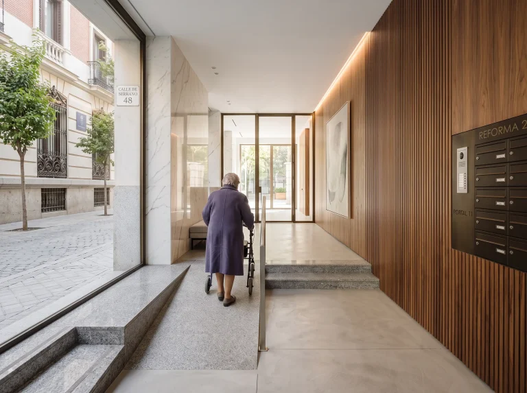 Rampa de acceso a comunidad de vecinos
